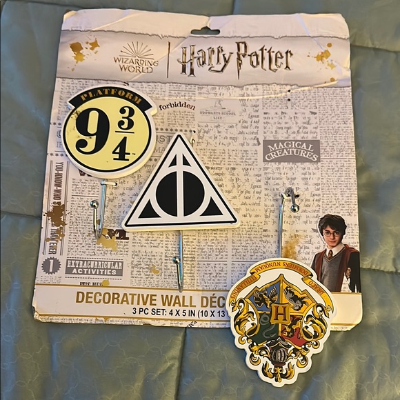 Warner Bros. Harry Potter Wall Decals - Yellow, Black, White - Picture 1 of 1